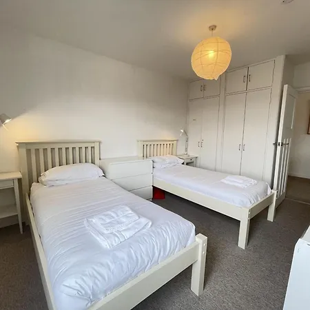 3 Sunnyside - Amazing Harbour Views Holiday home